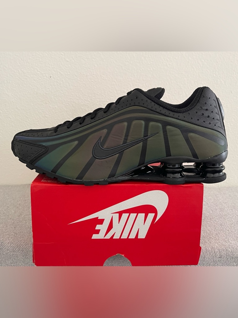 Size 12 - Nike Shox R4 SE Black Seaweed "Iridescent" IM6596-001 Men’s BRAND NEW